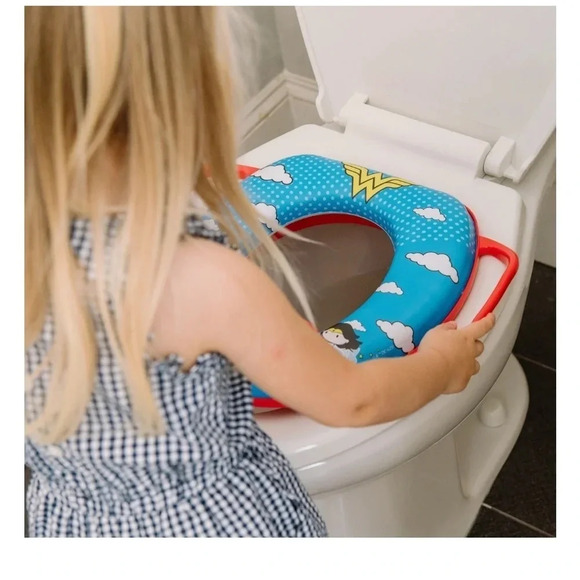 Wonder Women Soft Potty Training Seat with Storage Hook NWT - Picture 2 of 6